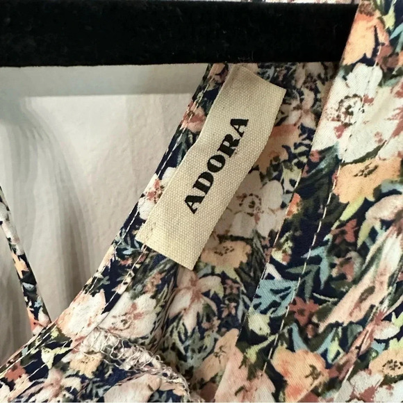Adora Women’s Short Sleeve V-Neck Tie Back Flowy Floral Blouse Size S GUC - Picture 6 of 7